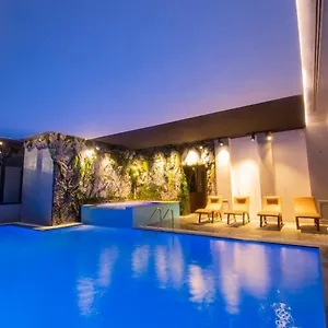 Kocibelli Pool & Ξενοδοχείο Κορυτσά